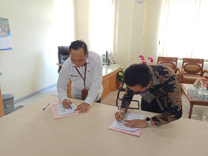 Penandatangan MOU dengan Kantor Pos